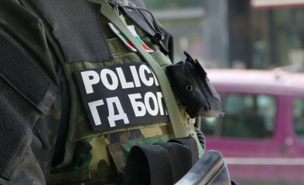 Служители на ГДБОП-МВР са провели вчера специализирана полицейска операция на