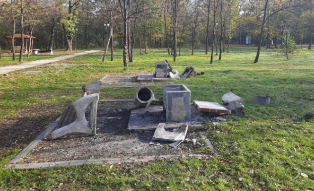 Вандали посегнаха на любим за пловдивчани кът за отдих в