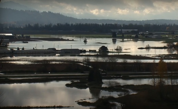 Най малко четирима са загиналите при рекордните наводнения в западната част