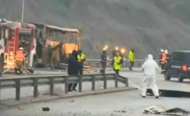 45 души загинаха след като пътнически автобус с македонска регистрация