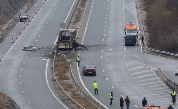 45 души загинаха след като пътнически автобус с македонска регистрация