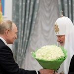 Президентът на Русия В. В. Путин награди Светейшия Патриарх Кирил с орден „Свети апостол Андрей Първозвани“