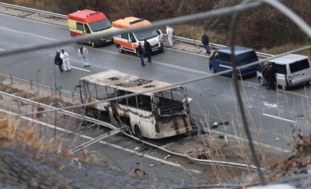 Митничари от македонска страна пропуснали катастрофиралия автобус с нередовни документи