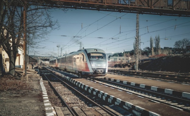 До шест седмици сайтът на БДЖ за онлайн покупка на