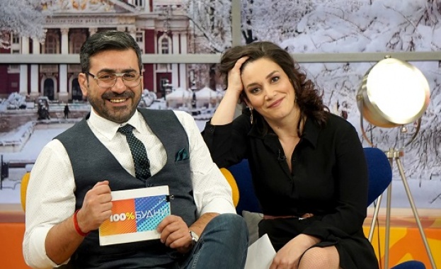 Водещите на 100 будни по БНТ 1 Мария Андонова и