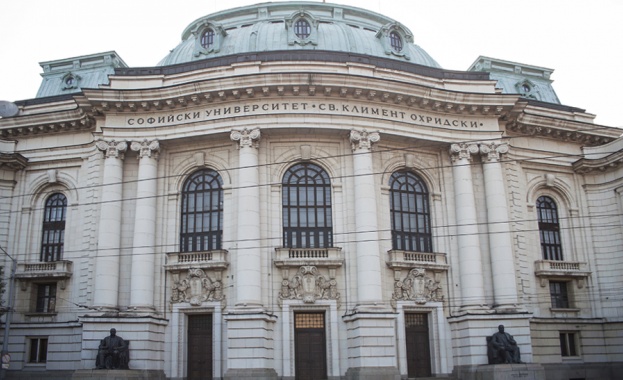 От 8 30 часа тази сутрин започна приемът на заявления за