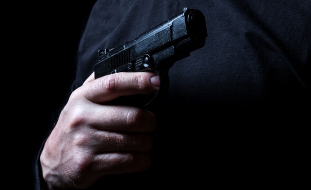 Мъж нахлу в банка в Черна гора твърдейки че е