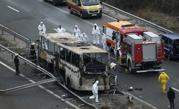 Намерено е 45 ото тяло в изгорелия автобус на Струма Това