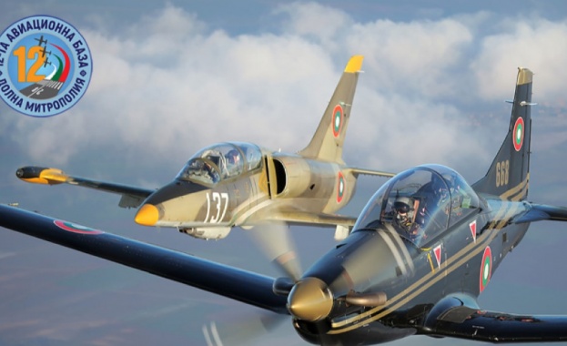 Предвижда се в Авиобазата да се изпълнят 2000 летателни часа