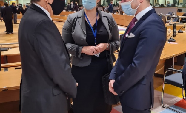 Трябва да посветим усилия върху гарантиране на универсалния достъп до