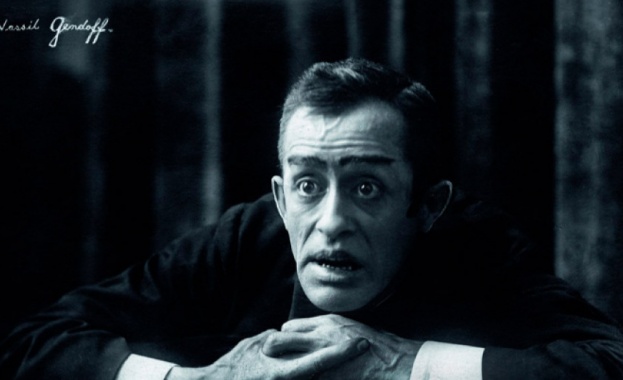 Театърът е първата любов на Васил Гендов който остава в