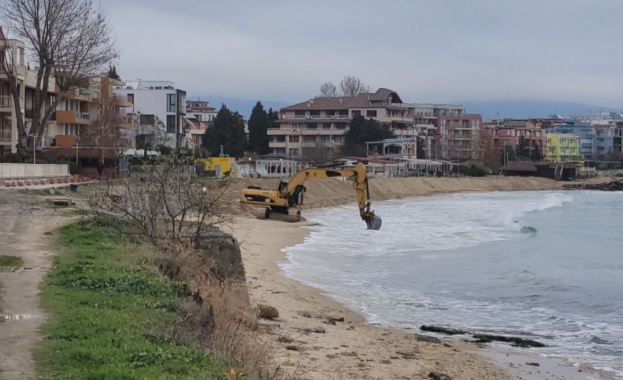 Законно ли е разкопаването на плажната ивица в Равда