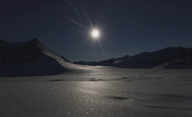 Пълно слънчево затъмнение - Антарктида потъна в мрак