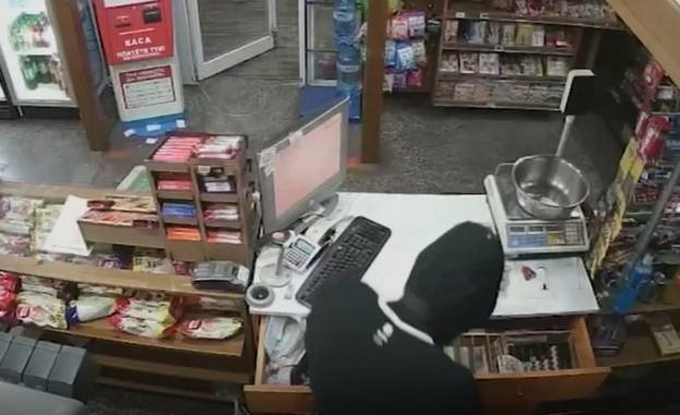 Крадец, обрал магазин и прострелял продавачка, остана ненаказан
