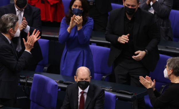 Германските депутати избраха социалдемократа Олаф Шолц за нов канцлер днес,