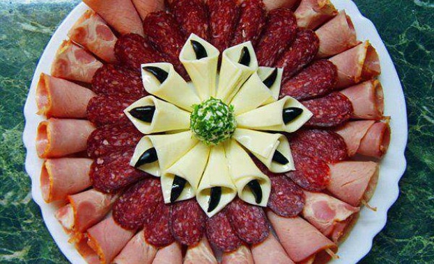 Мезетата за Коледа от вносно месо Заради недостиг на