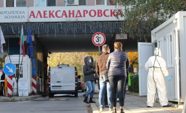 Работещите в Клиниката по анестезиология и интензивно лечение на УМБАЛ