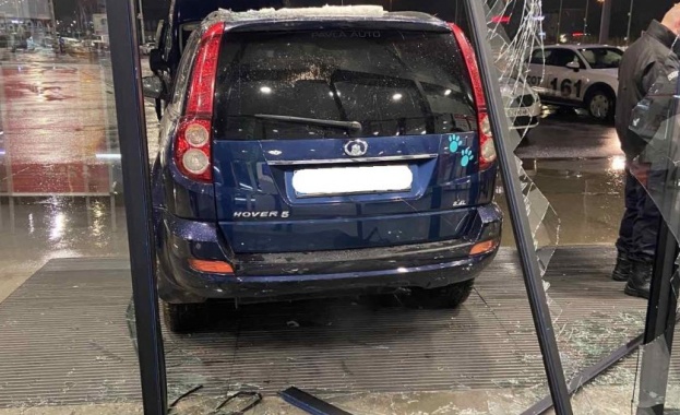 Един задържан а други двама се издирват след опит да