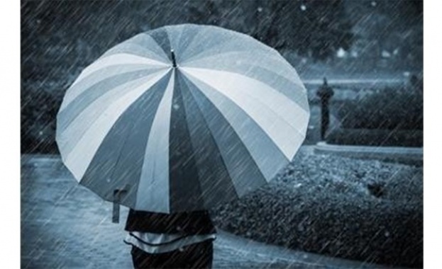 През следващото денонощие облачността над страната ще се задържи предимно