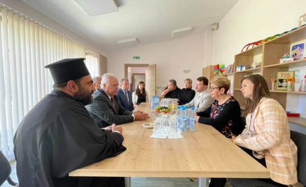Елеонора Митрофанова посети духовния център за социална рехабилитация и интеграция "Таланти и иновации" в Елин Пелин