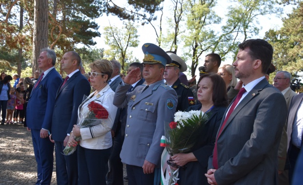 Елеонора Митрофанова взе участие в празничните мероприятия по случай 144 години от освобождението на Плевен