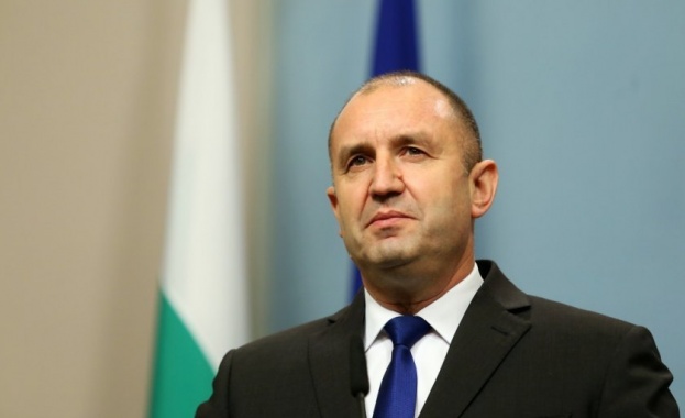 Президентът Румен Радев ще връчи държавни отличия на български културни