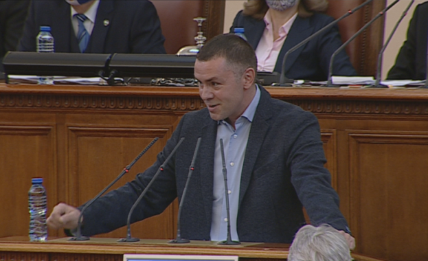 Депутатът от Продължаваме промяната Христо Петров известен с прякора си