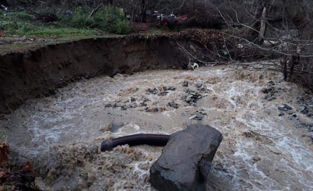 Бедствено положение обявиха и в община Кресна Пред БНТ кметът Николай