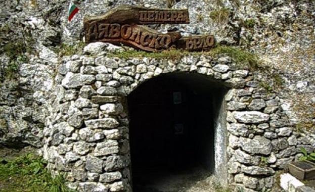 Борбата с щетите след пороите в област Смолян продължава и