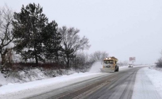 Продължава да бъде ограничено движението за тежкотоварни автомобили над 12