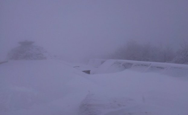 Снежната покривка на прохода "Шипка" е над 25 см