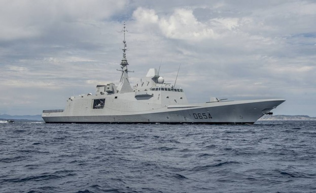 Силите на руския Черноморски флот контролират действията на френската фрегата