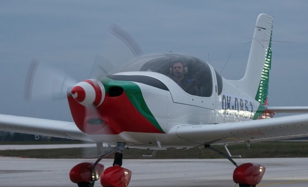 Нова авиационна техника за обучение на млади пилоти