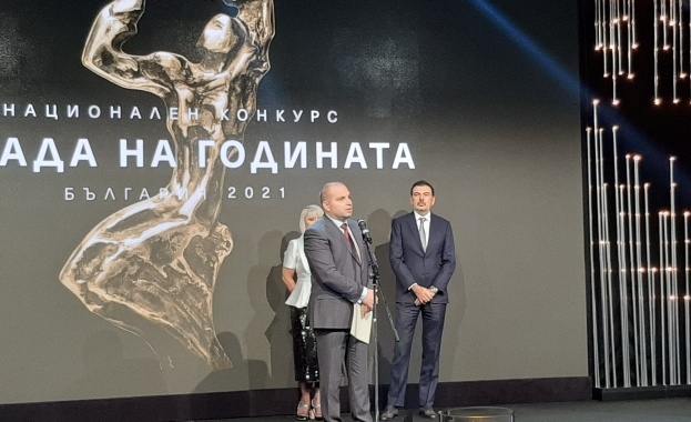 Много е лесно да се раздават награди в добри времена