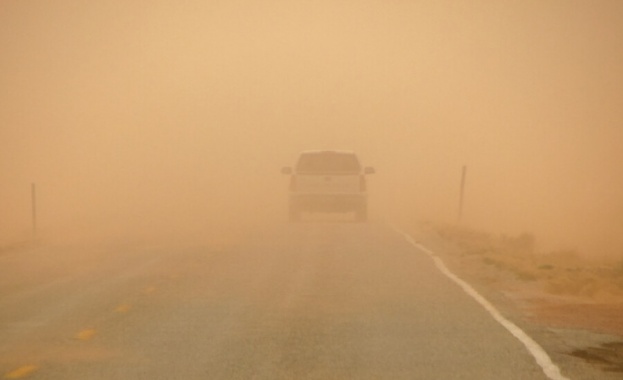 Ураганен вятър и прашна буря връхлетяха американския щат Колорадо Властите