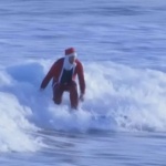 Дядо Коледа на сърф вместо на шейна 