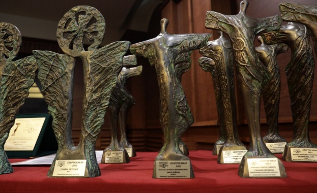 Олимпийските шампионки Стойка Кръстева и Ивет Горанова получиха Спортен Икар