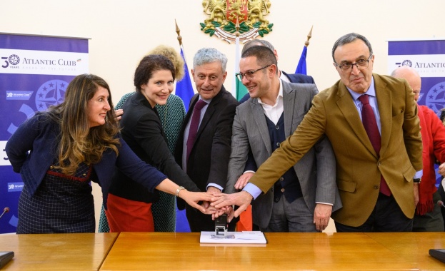 Създаването на Атлантическия клуб в България преди 30 години оставя