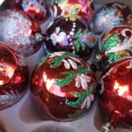 Работилница вече 50 години прави ръчно уникални стъклени играчки за елха