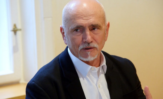 Министърът на транспорта и съобщенията Николай Събев и министърът на