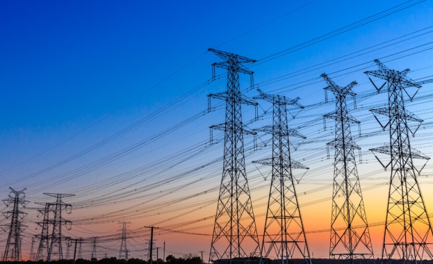 Средната цена на тока за утре в Европа се понижава до 344 евро за MWh, а в България до 345 евро