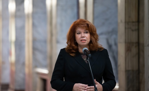 Илияна Йотова не вижда нито конфликт нито конфронтация между президента