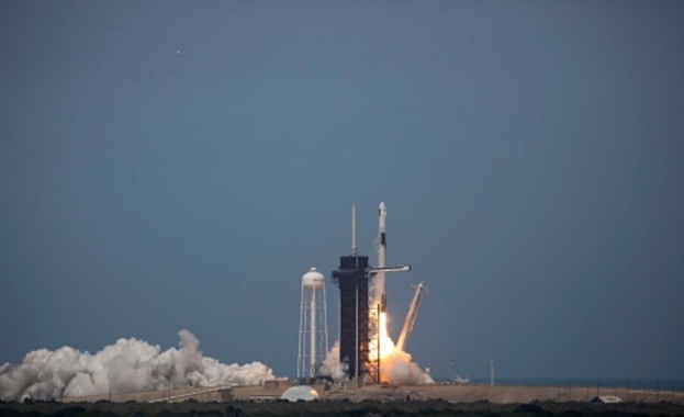 Американската компания SpaceX изпрати към МКС коледни подаръци и провизии