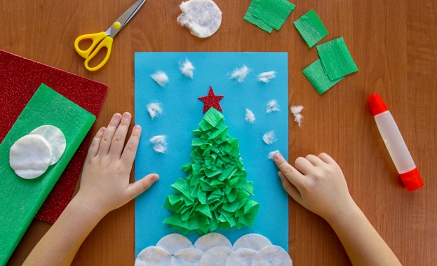 В навечерието на Бъдни вечер ученици нарисуваха картички за най малките