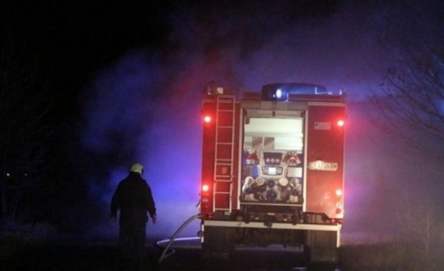 Четири автомобила са изгорели в Перник в ранните часове днес