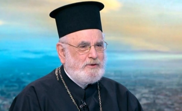 Преди година епископ Тихон стана вторият ваксиниран у нас Днес