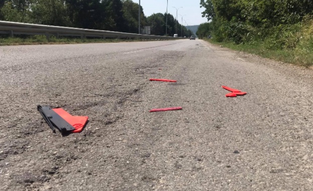 Катастрофа затруднява движението по главния път София Варна на