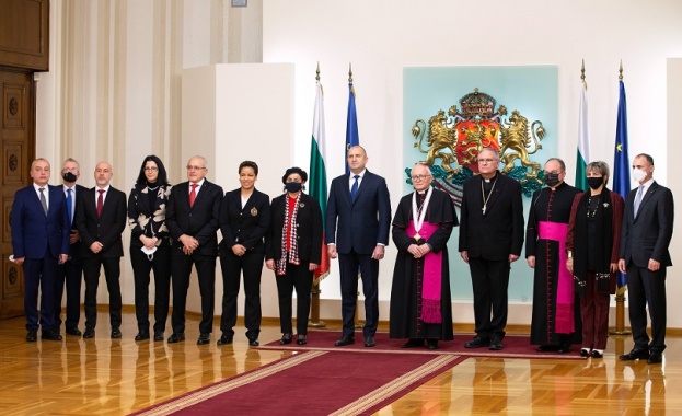 На официална церемония в Гербовата зала на Дондуков 2 днес