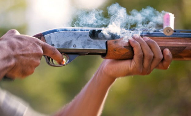 Остава критично състоянието на 2 годишното дете простреляно в главата съобщиха