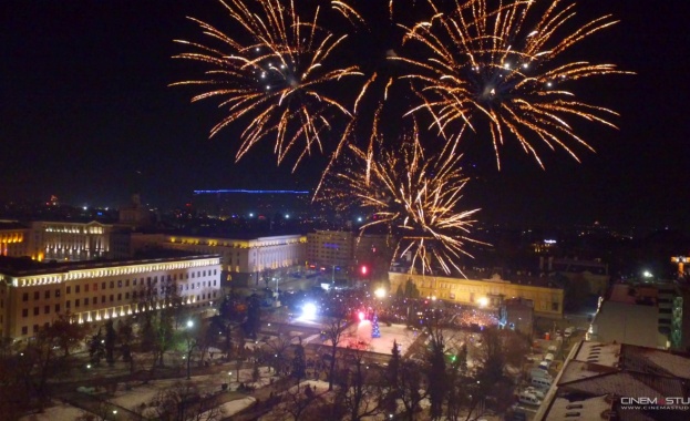 Изтичат последните часове на 2021 г Светът се подготвя за